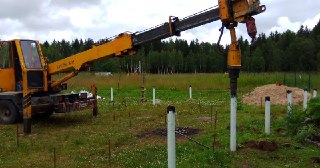 Закручивание винтовых свай в Железногорск. Аренда машины для закручивания свай цена от 2910 руб